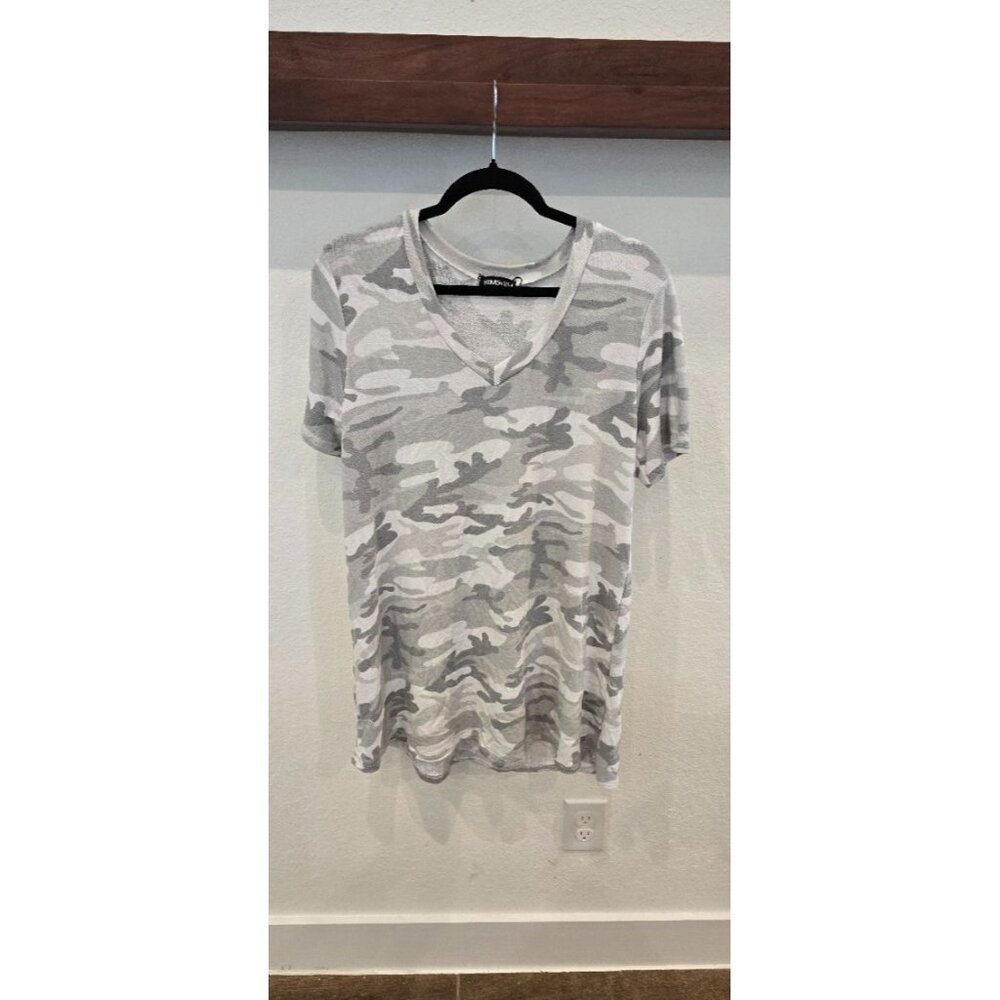 Heimish U.S.A. Womens Camo Print V-Neck Short Sleeve Top XL Polyester/Spandex Bl